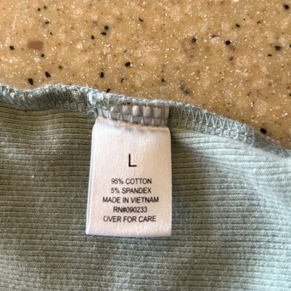 Excellent Used Condition Me to We Ribbed sleeveless Crop Top Size Large - Picture 5 of 5